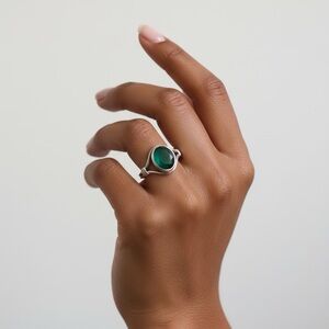 Facited Emerald & Steeling Silver 8.5 Ring